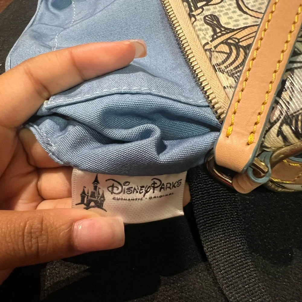 Dooney & Bourke x Disney Cruise Collab - Picture 5 of 8